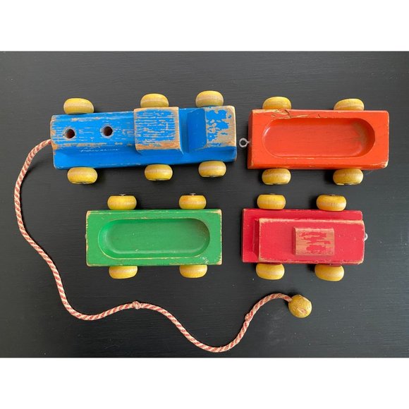 PLAYSKOOL WOODEN TRAIN - 1960s - 4 Pieces - Locomotive, 2 Cars, Caboose - Picture 1 of 6